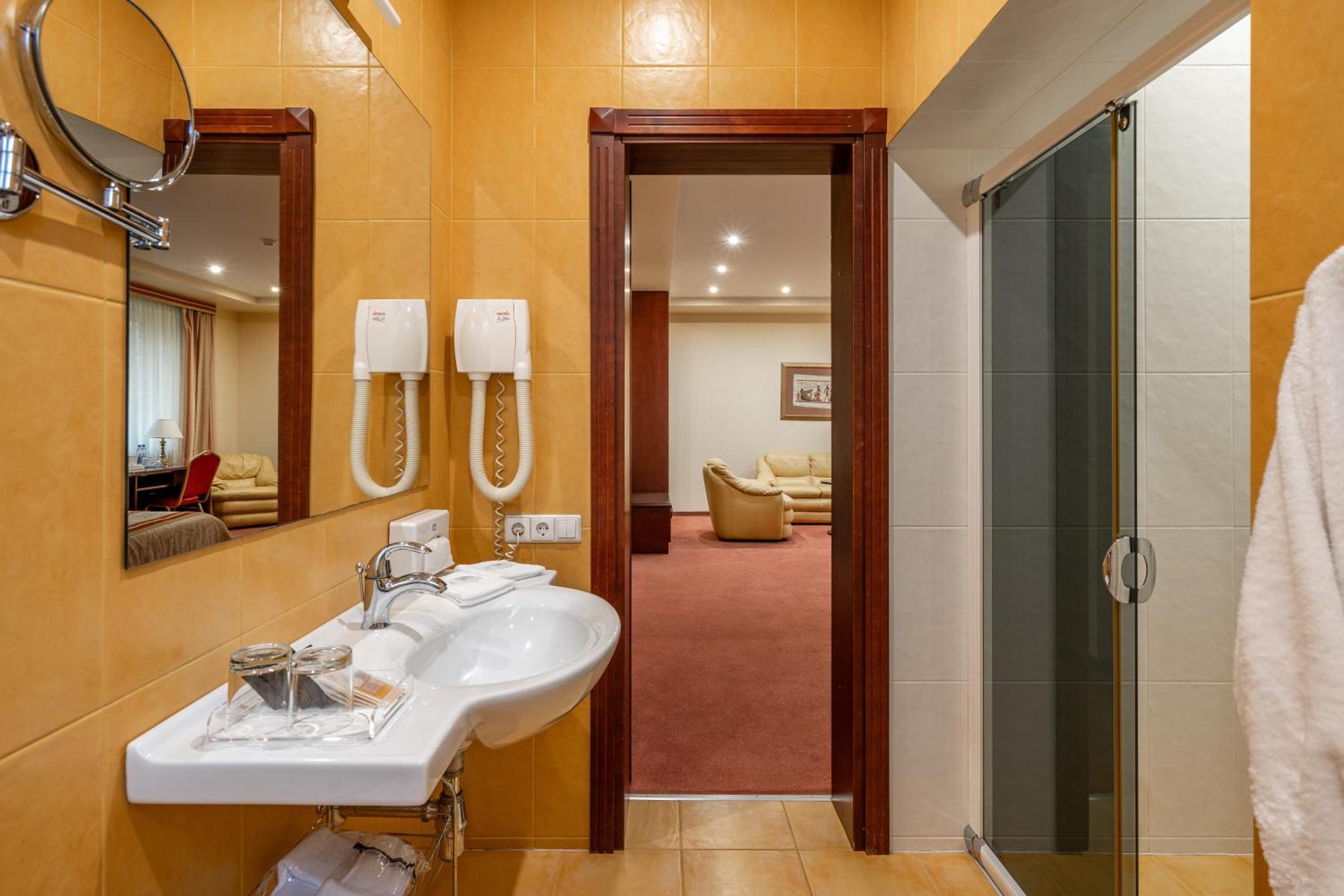 Hotel Sfinksas Kaunas Dış mekan fotoğraf